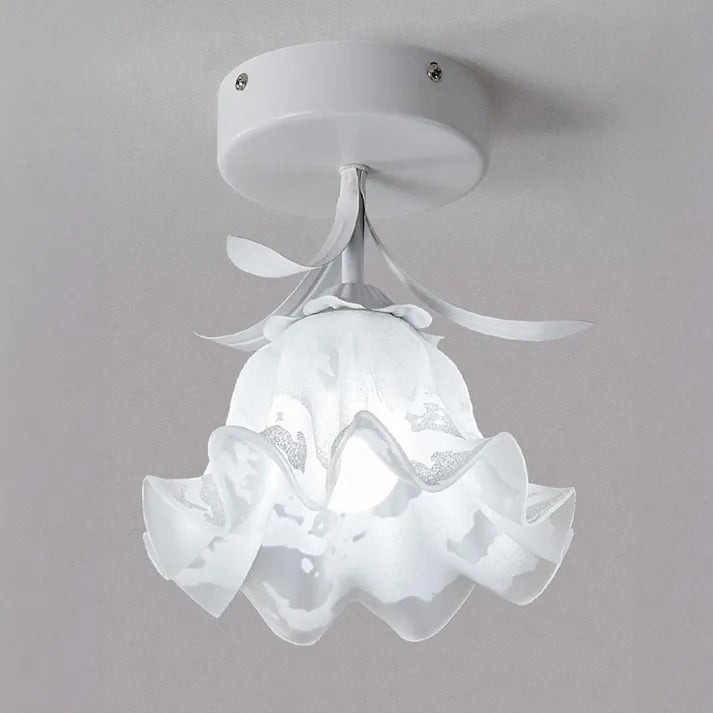 Classic Tiffany ceiling lamp with flower design | LumiFleur