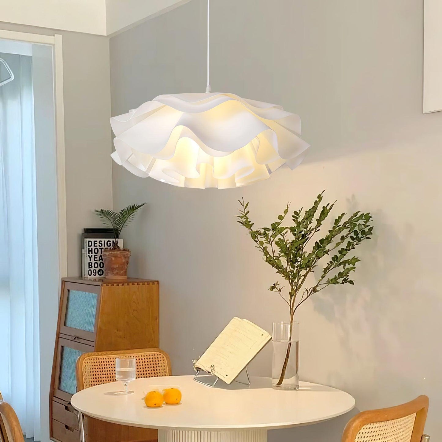 Witte hanglamp in bloemvorm | PetalGlow