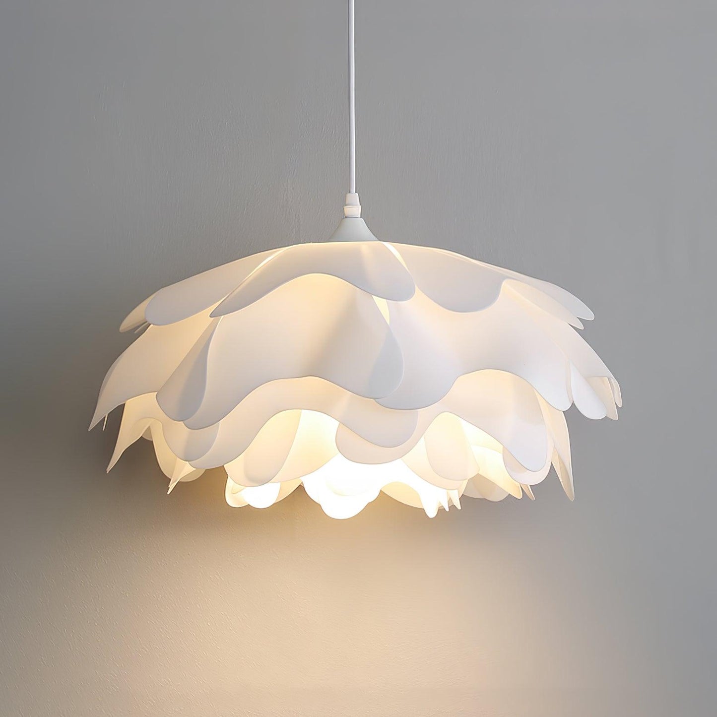 Witte hanglamp in bloemvorm | PetalGlow