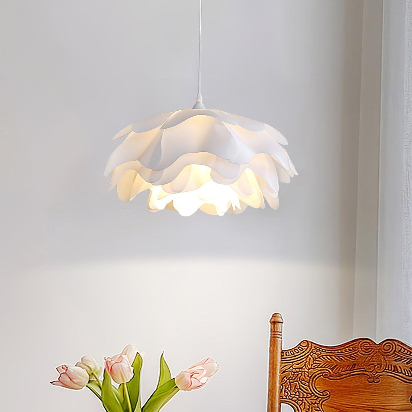 Witte hanglamp in bloemvorm | PetalGlow