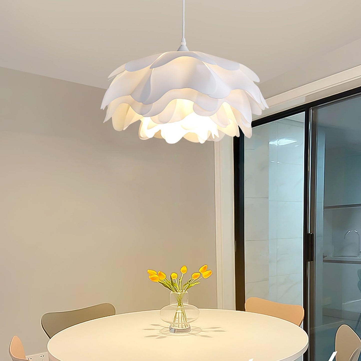 Witte hanglamp in bloemvorm | PetalGlow